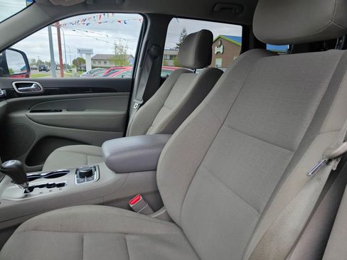 Used 2012 Jeep Grand Cherokee Laredo w/ Laredo E Group image 25