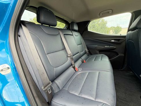Used 2023 Chevrolet Bolt EUV LT w/ Convenience Package FWD image 17