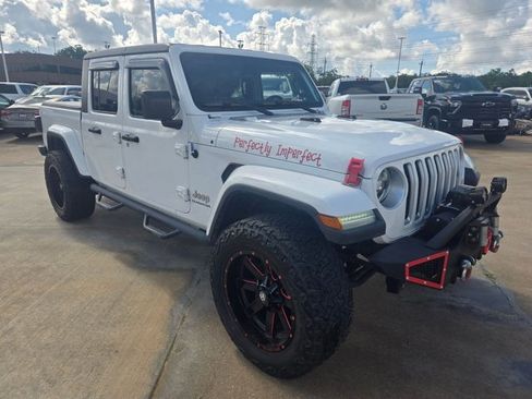 Used 2020 Jeep Gladiator Overland AWD/4WD image 3