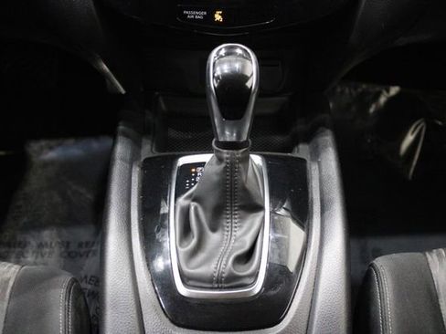 Used 2020 Nissan Rogue SV image 38