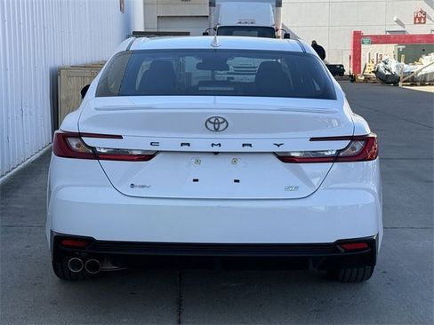 Used 2025 Toyota Camry SE image 5