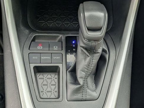 Used 2021 Toyota RAV4 XLE FWD image 21
