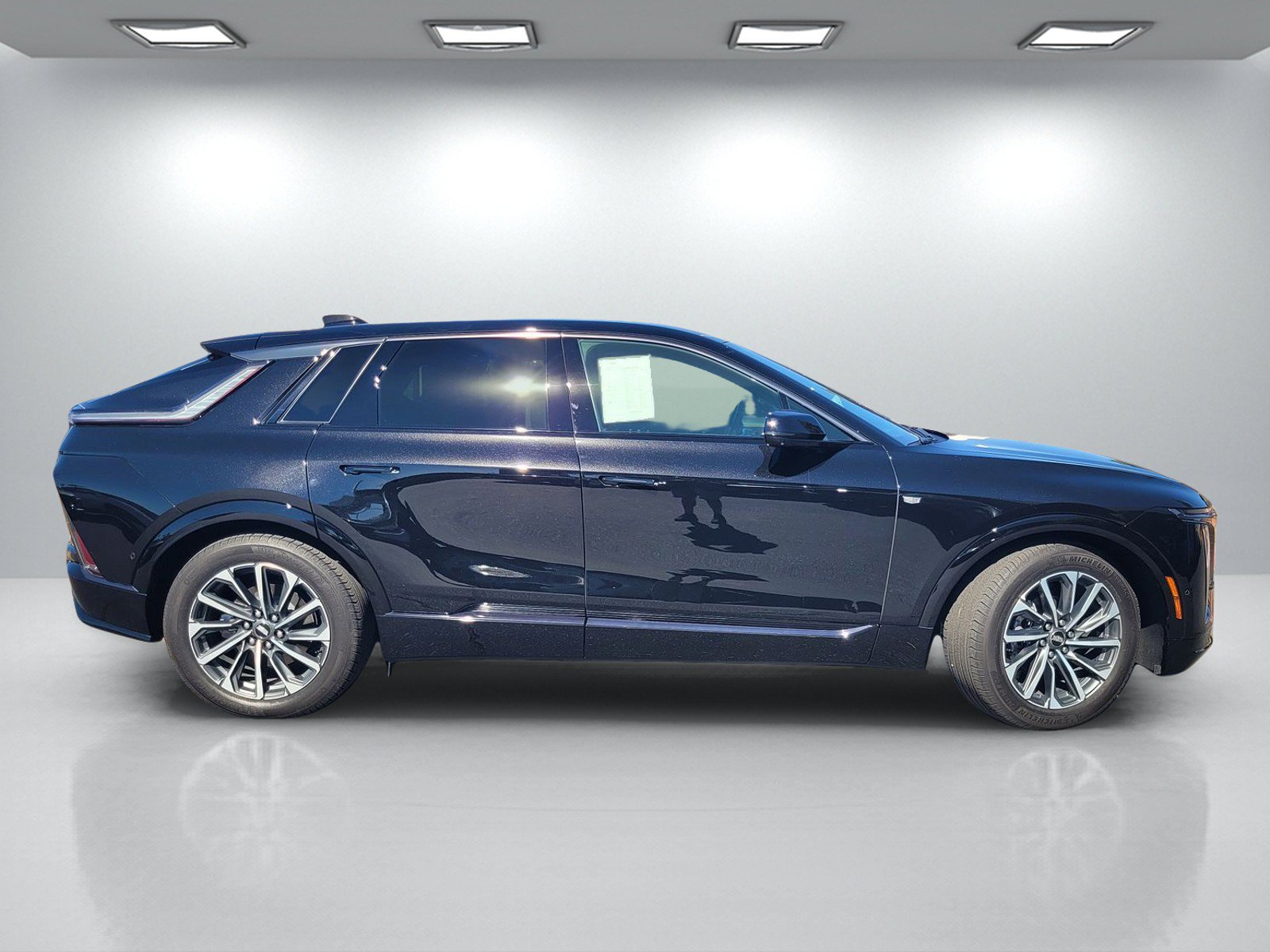 Certified 2024 Cadillac Lyriq Sport AWD/4WD image 3