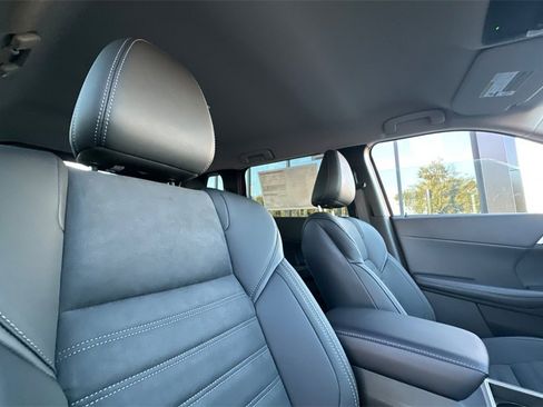 New 2025 Mitsubishi Outlander SE image 17