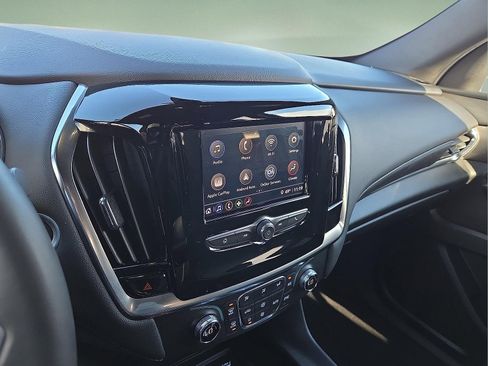 Used 2023 Chevrolet Traverse LT image 17