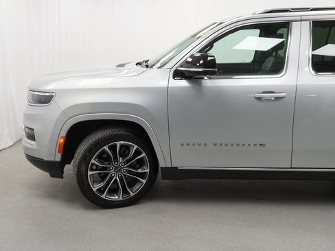 Certified 2024 Jeep Grand Wagoneer Series III w/ Rear Seat Video Group 1 image 16