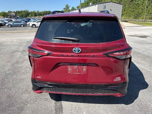 Used 2021 Toyota Sienna XSE w/ XSE Plus Package AWD/4WD image 8