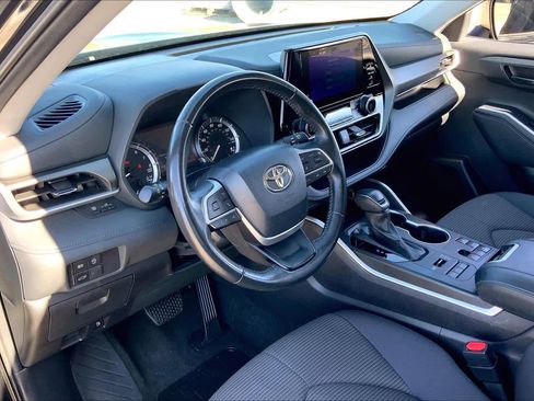 Certified 2024 Toyota Highlander LE image 17