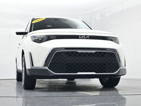Certified 2025 Kia Soul LX w/ LX Technology Package FWD image 33