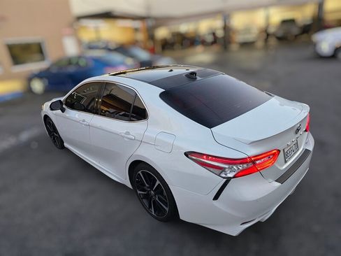 Used 2018 Toyota Camry XSE image 9