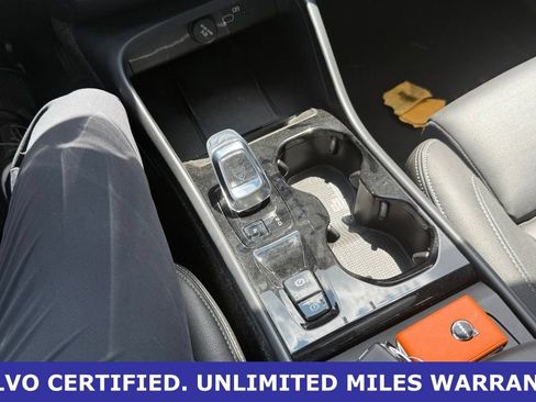 Certified 2025 Volvo XC40 B5 Plus AWD/4WD image 25