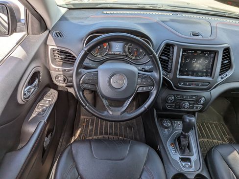 Used 2020 Jeep Cherokee Trailhawk AWD/4WD image 16