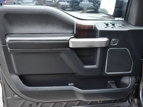 Used 2017 Ford F150 Platinum w/ Equipment Group 701A Luxury AWD/4WD image 15