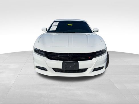 Used 2020 Dodge Charger SXT image 2