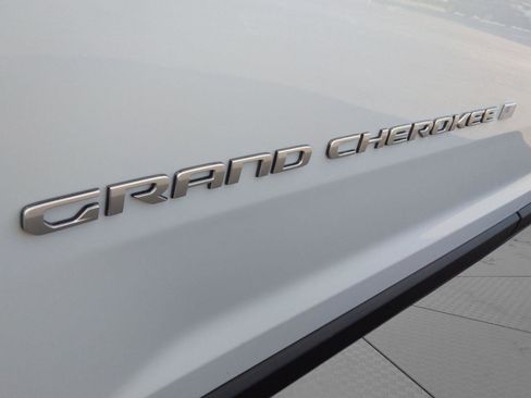 New 2025 Jeep Grand Cherokee L Laredo w/ Luxury Tech Group I image 13