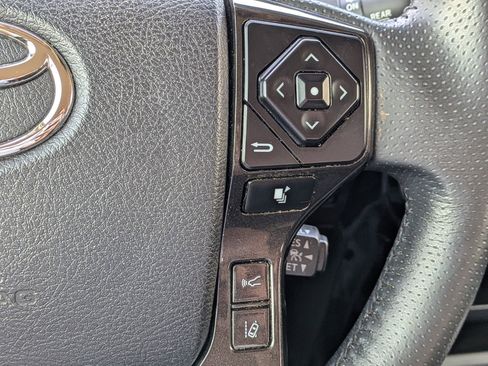 Used 2022 Toyota 4Runner TRD Off-Road Premium image 26