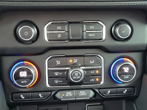 Used 2021 Chevrolet Tahoe Z71 w/ Luxury Package image 24