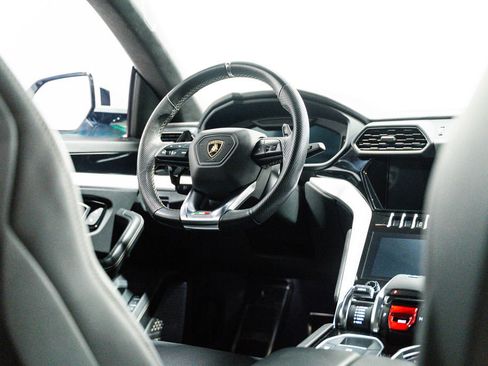 Used 2020 Lamborghini Urus image 7