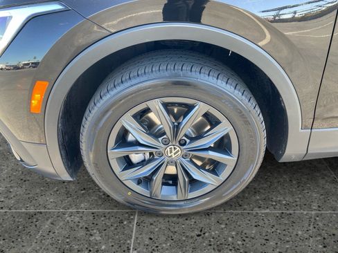 Used 2024 Volkswagen Tiguan SE FWD image 14