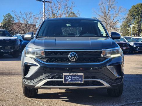 Certified 2024 Volkswagen Taos SE image 5