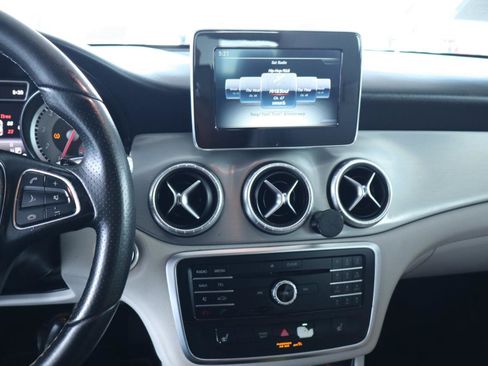 Used 2016 Mercedes-Benz CLA 250 image 21