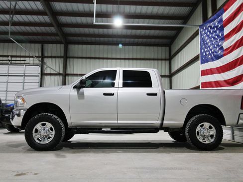 Used 2017 RAM 2500 Tradesman w/ Chrome Appearance Group AWD/4WD image 5