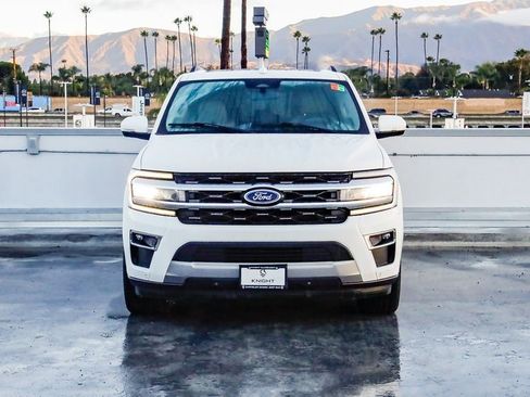 Used 2023 Ford Expedition Limited image 3