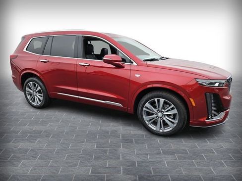 Certified 2025 Cadillac XT6 Premium Luxury w/ LPO, Floor Liner Package FWD image 3