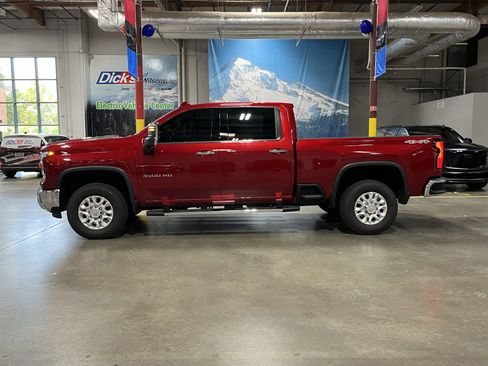 Used 2025 Chevrolet Silverado 3500 LTZ AWD/4WD image 3