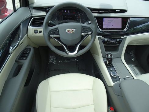 Certified 2024 Cadillac XT6 Premium Luxury w/ Technology Package AWD/4WD image 15