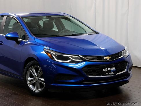 Used 2016 Chevrolet Cruze LT w/ Convenience Package image 2