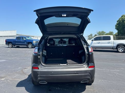 Used 2021 Jeep Cherokee Latitude Lux w/ Comfort/Convenience Group FWD image 19