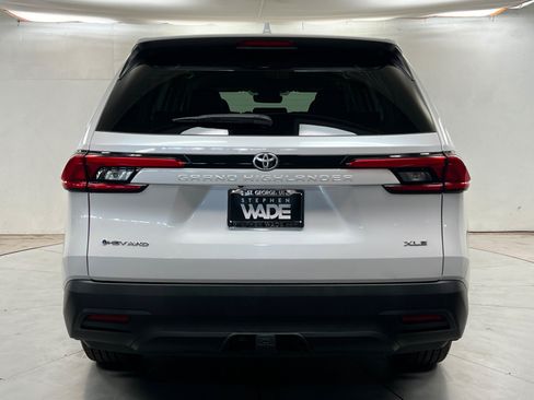 Used 2024 Toyota Grand Highlander AWD Hybrid image 5