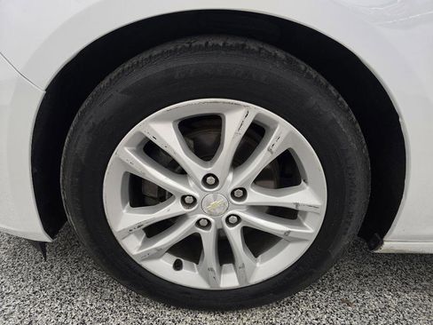 Used 2017 Chevrolet Malibu LT FWD image 29
