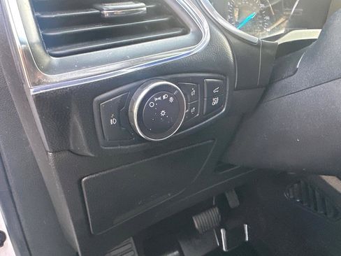 Used 2019 Ford Edge Titanium w/ Equipment Group 301A AWD/4WD image 16