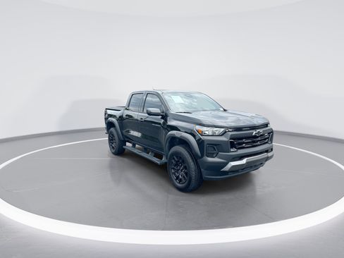 Used 2025 Chevrolet Colorado Trail Boss AWD/4WD image 2