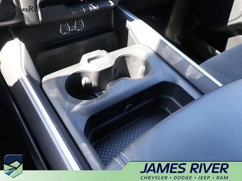Used 2022 RAM 1500 Big Horn AWD/4WD image 38