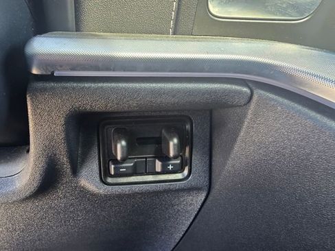 Used 2025 Ford Expedition Platinum image 33