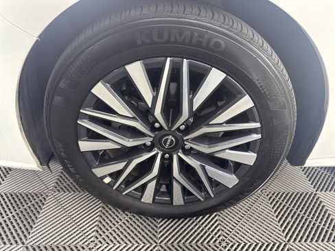 Used 2025 Nissan Altima 2.5 SV FWD image 12