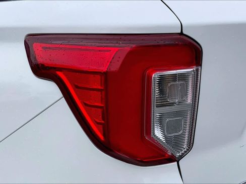 Used 2020 Ford Explorer Limited image 24