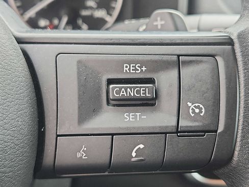 Used 2023 Nissan Rogue S image 21