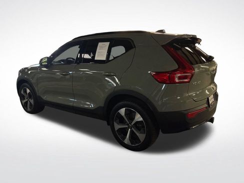 Used 2025 Volvo XC40 B5 Plus w/ Protection Package Premier AWD/4WD image 4