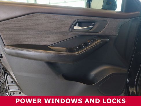 Used 2021 Nissan Rogue SV image 8