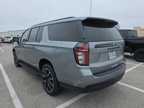 Used 2024 Chevrolet Suburban RST RWD image 3
