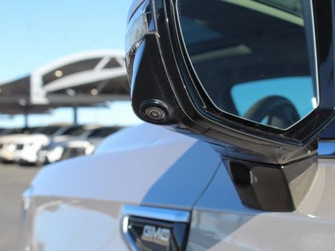 Used 2021 GMC Yukon Denali w/ Advanced Technology Package image 18