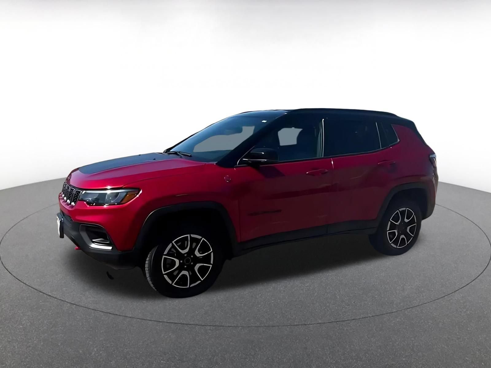 Used 2025 Jeep Compass Trailhawk AWD/4WD image 3