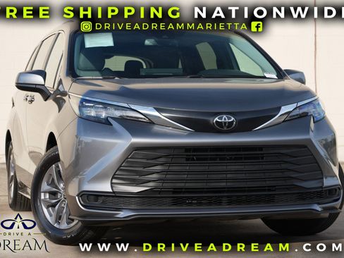 Used 2026 Toyota Sienna LE AWD/4WD image 2