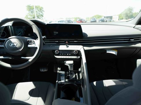 Used 2025 Hyundai Elantra SEL FWD image 20