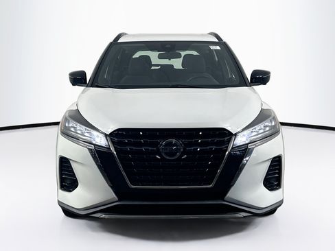 Used 2021 Nissan Kicks SR FWD image 2