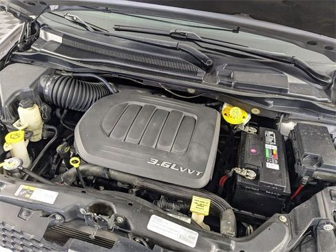Used 2016 Dodge Grand Caravan R/T image 34